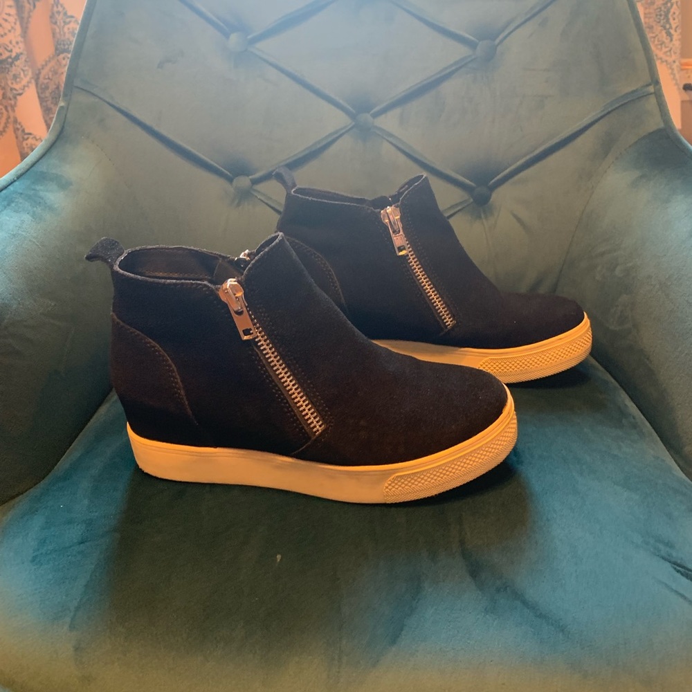 Steve Madden
Wedgie Sneaker